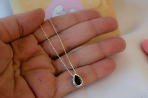 MUM-0073 SOBRE Cadena +gota cubic NEGRO