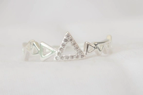 L-AN0125 Anillo triangulos