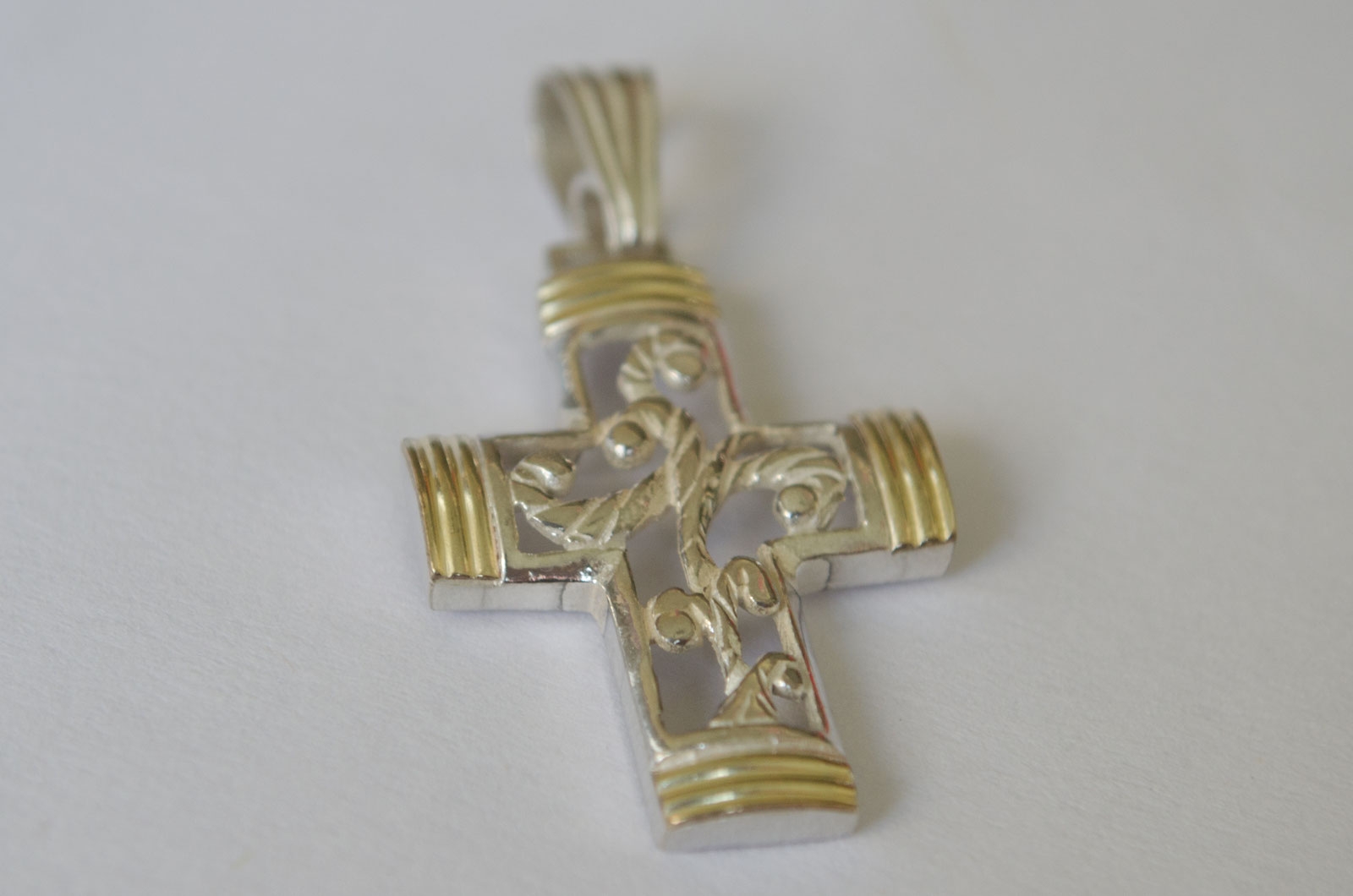 DI075 Dije cruz con dubl - 