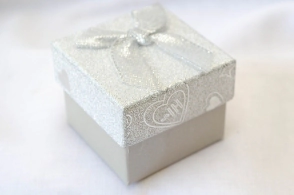CAJA0003 Caja CUADRADA MOÑO PLATA