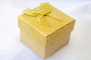CAJA0003 Caja CUADRADA MOÑO ORO