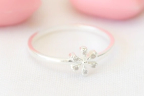 L-AN0132 Anillo pequeña flor