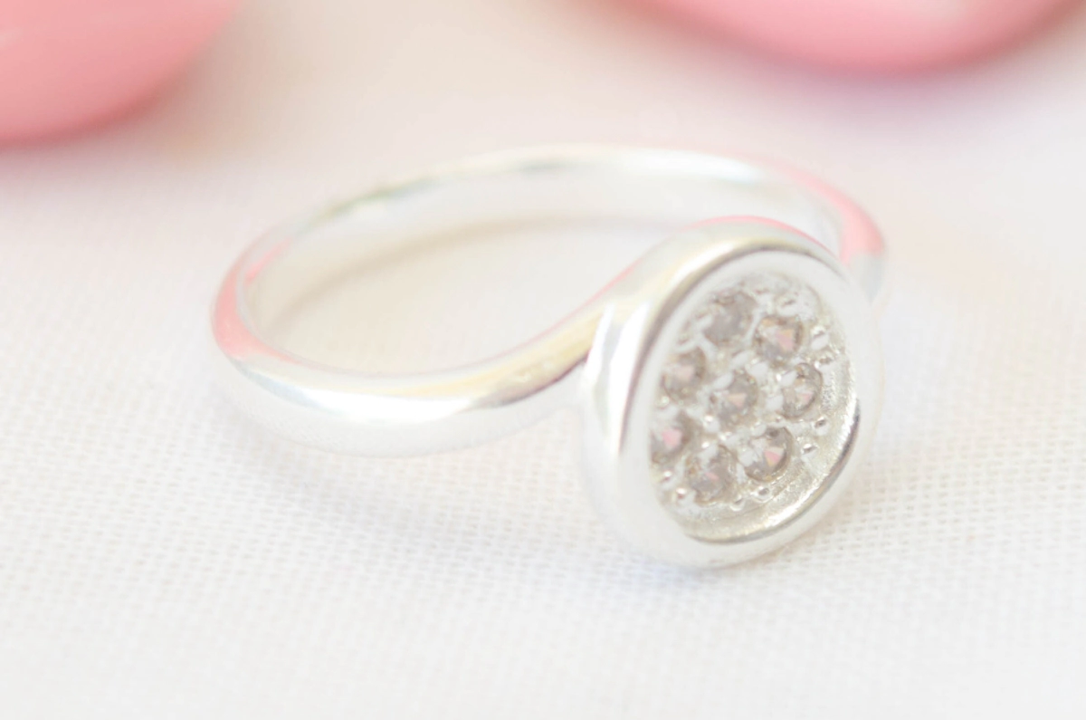 L-AN0137 Anillo oval irregular micropav