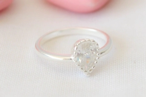 L-AN0143 Anillo gota cubic