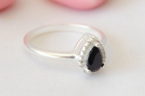 L-AN0148 Anillo gota negra