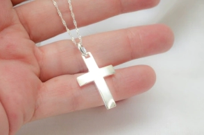 CA1364 Cadena 45cm singapur  con cruz bombé 2.8cm