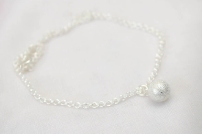 L-TO0107 Tobillera con bola brillante arenada