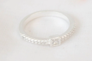 L-AN0161 Anillo medio sin fin cuadrado centro