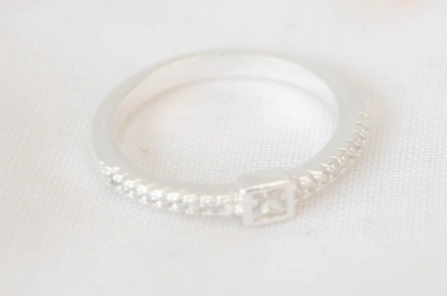 L-AN0161 Anillo medio sin fin cuadrado centro