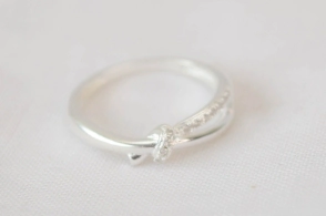 L-AN0168 Anillo nudo micropave