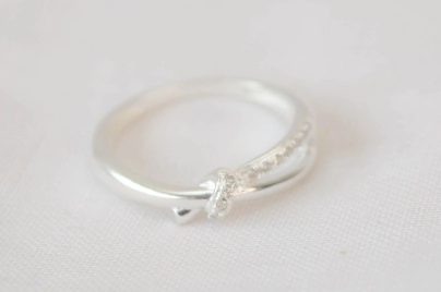 L-AN0168 Anillo nudo micropave