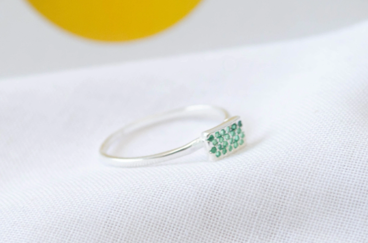 FF-0025 Sobre especial anillo rectangulo cubics verdes