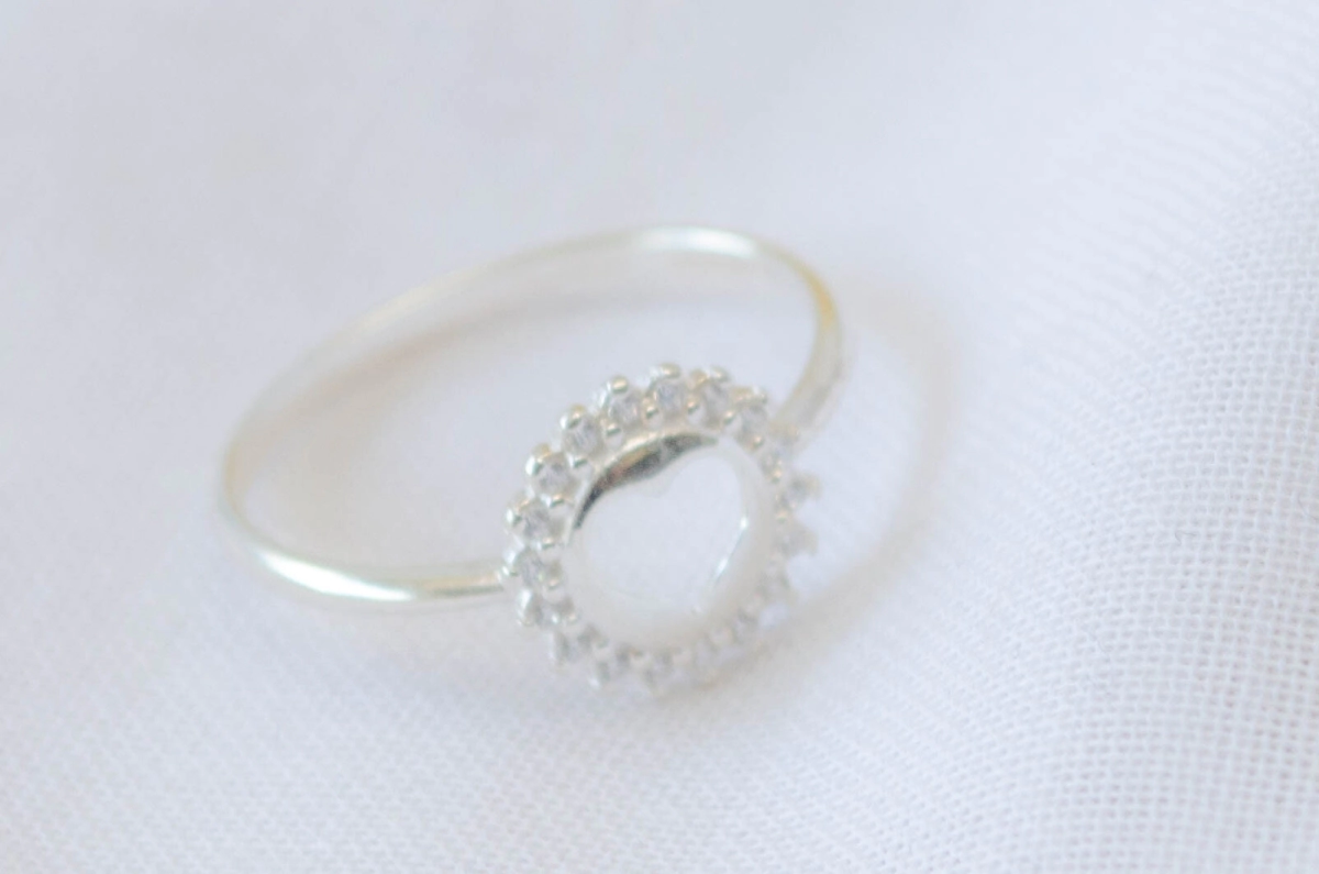 FF-0028 Sobre especial anillo CIRCULO CUBIC CORAZON CALADO