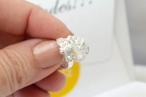 FF-0036 SOBRE Huggies transparente flor 1.5cm