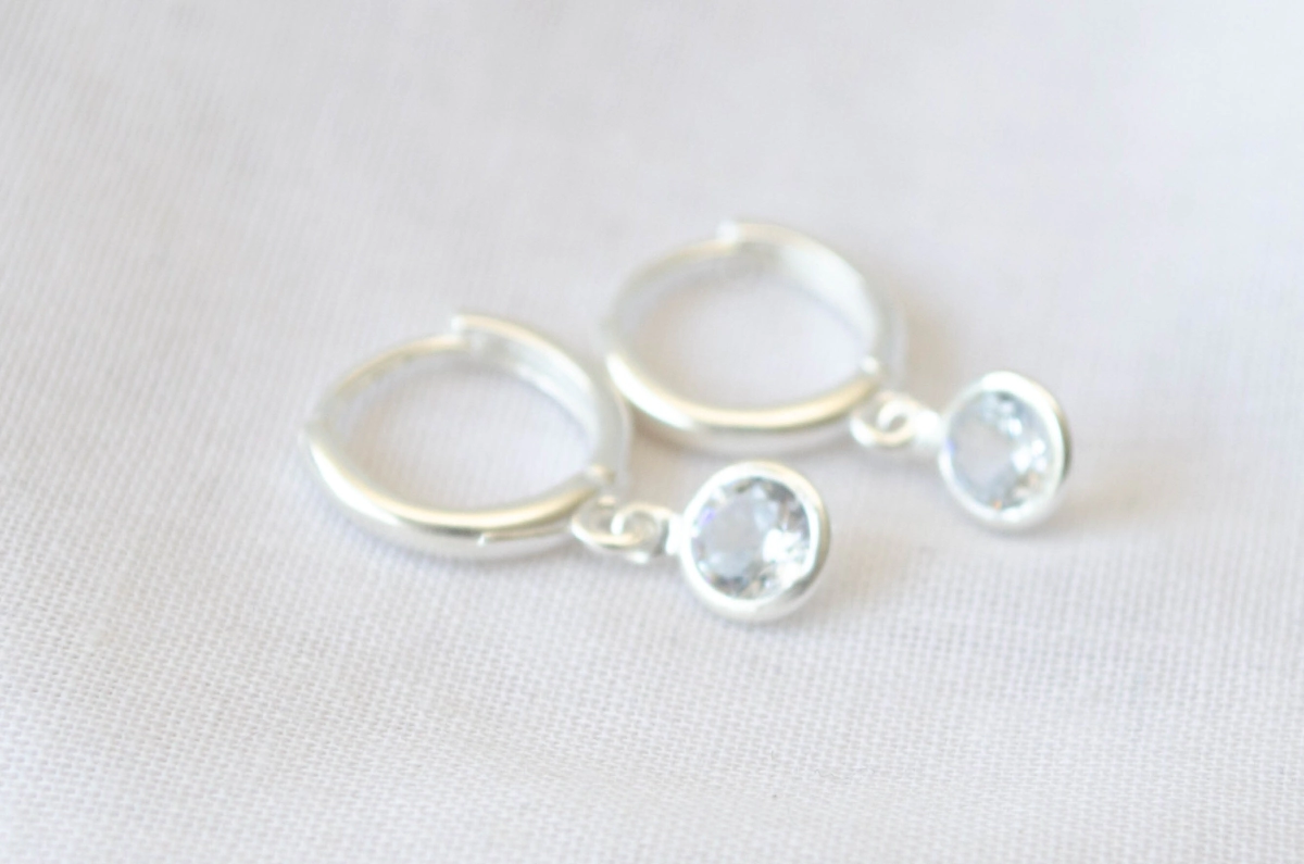 L-AR0986 Aros argollas con cubic circulo 1.3cm