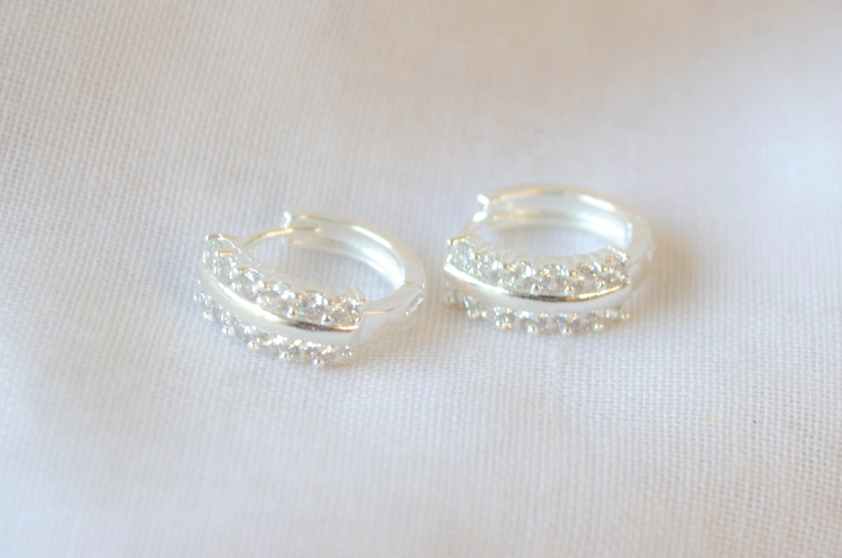 L-AR0990 Aros huggies rectangulo brillante