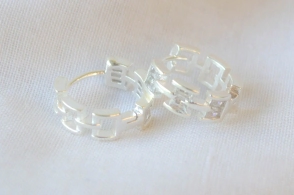 L-AR0992 Aros huggies cuadraditos cubics 1.5cm