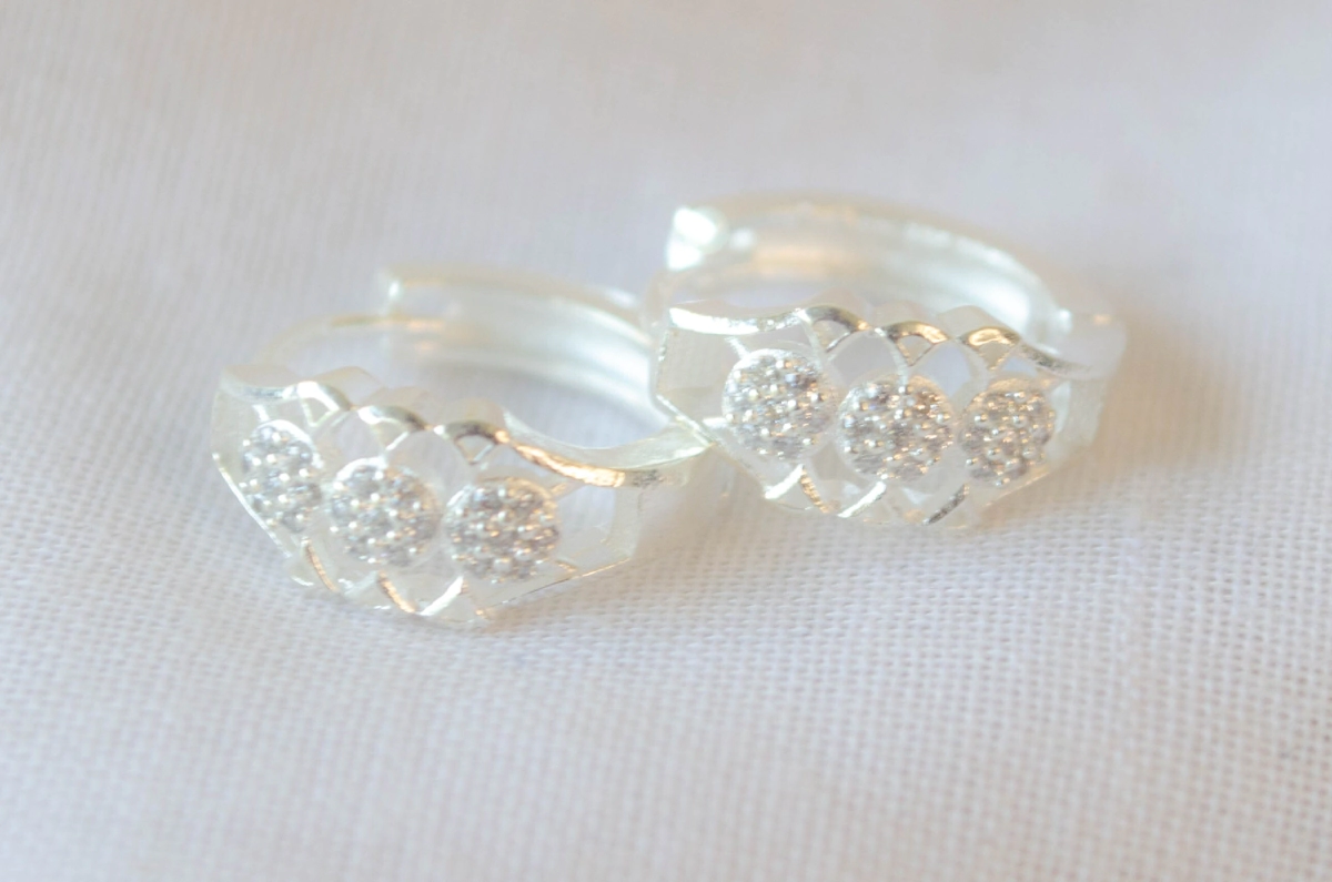 L-AR0996 Aros huggies circulos brillantes 1.5cm