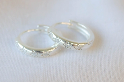 L-AR0999 Aros huggies estrellas 1.7cm