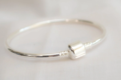 FF-0053 SOBRE Pulsera rgida simil Pand 