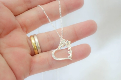 FF-0061 SOBRE Cadena 45 cm+ corazon con corazones