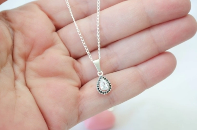 FF-0064 SOBRE Cadena 40 cm+ gota cubic borde negro