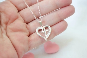 FF-0066 SOBRE Cadena 40 cm+ corazon cruz