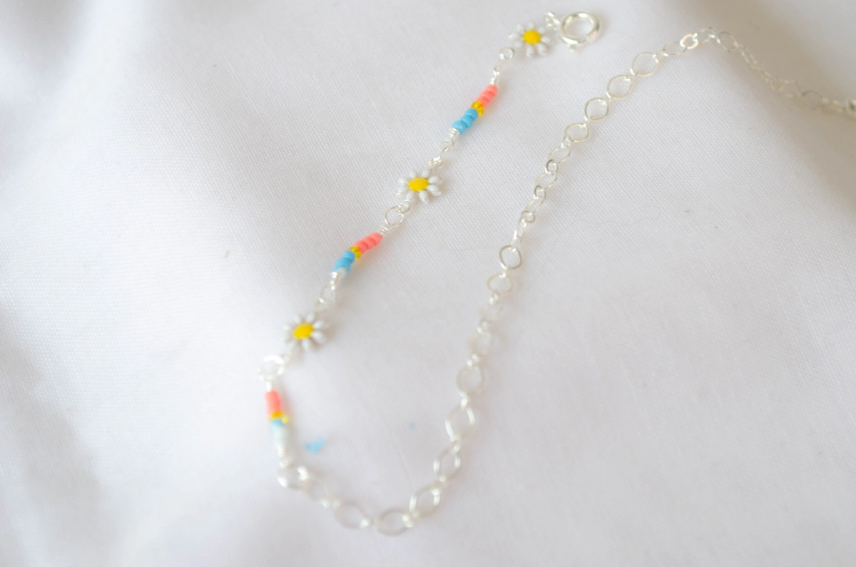 FF-0080 SOBRE Tobillera margaritas mostacillas colores