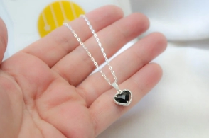 FF-0084 SOBRE cADENA +CORAON NEGRO- 1