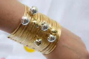 FF-0110 SOBRE pulseras DORADAS esclavas unicas dijes corazones cerezas