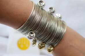 FF-0111 SOBRE pulseras PLATEADAS esclavas unicas dijes corazones cerezas