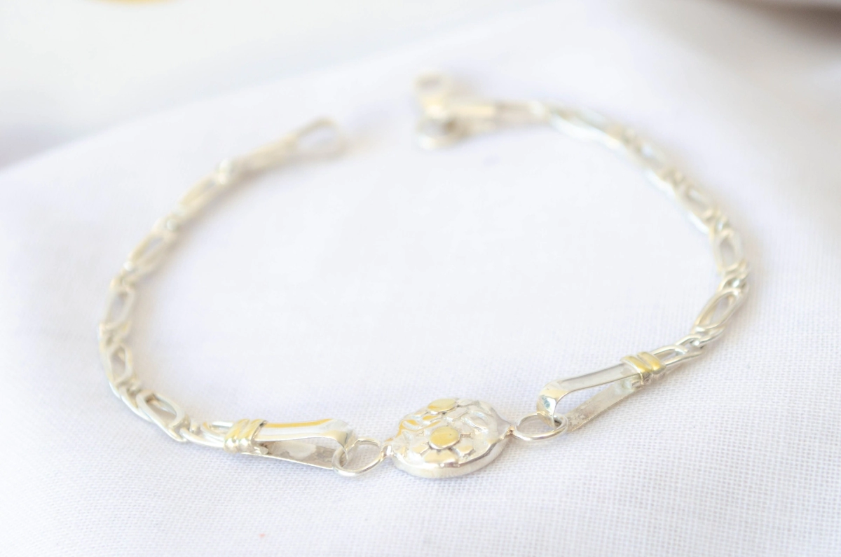 FF-0133 SOBRE Pulsera JULIANA CON centro FLOR PEQUE