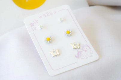 L-TRI0062 TRIO Aros mariposa +margarita esmalte+cubic peque