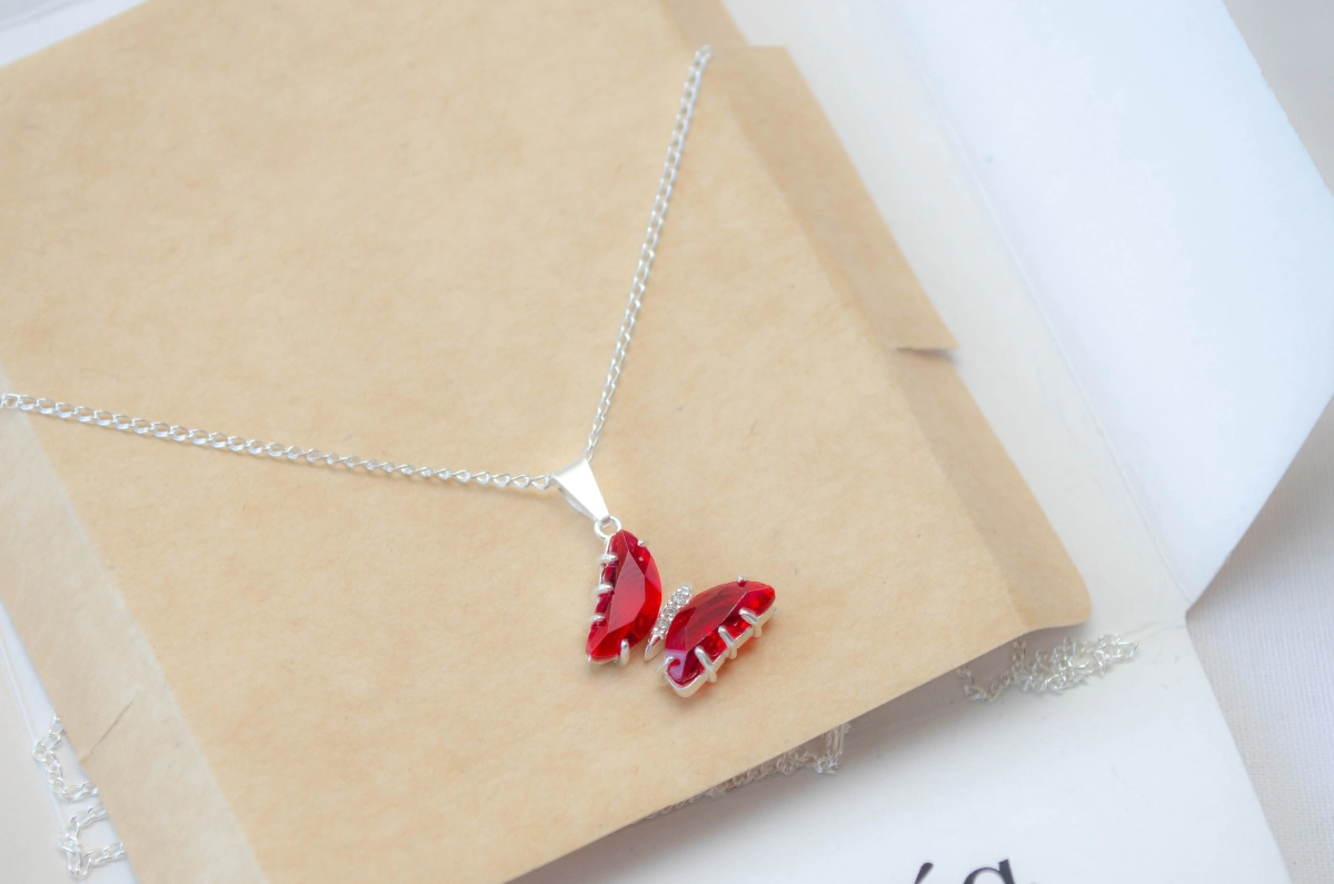 L-CA0305 SOBRE Cadena 40cm+mariposa ROJO