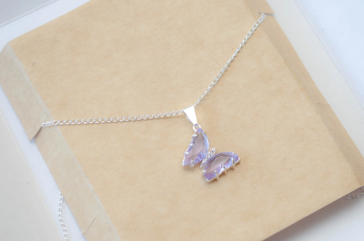 L-CA0305 SOBRE Cadena 40cm+mariposa LILA
