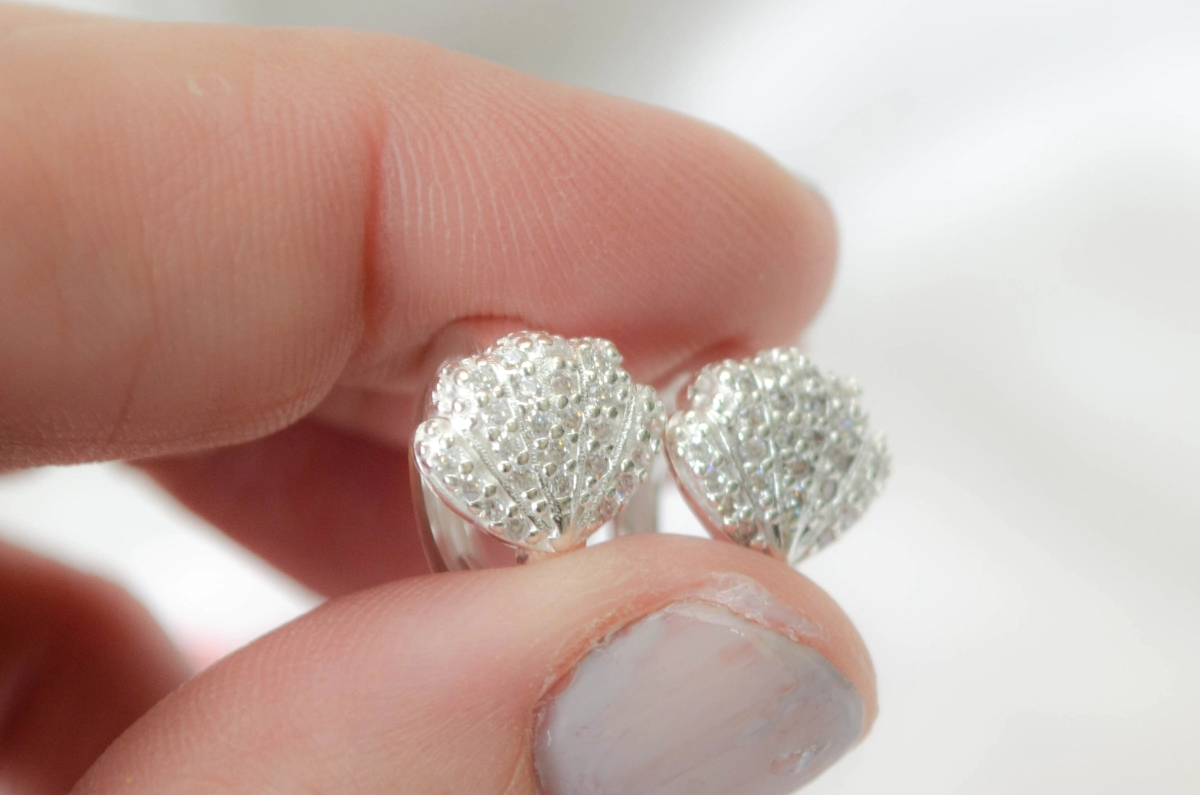 L-AR1043 Aros huggies brillantes envolventes