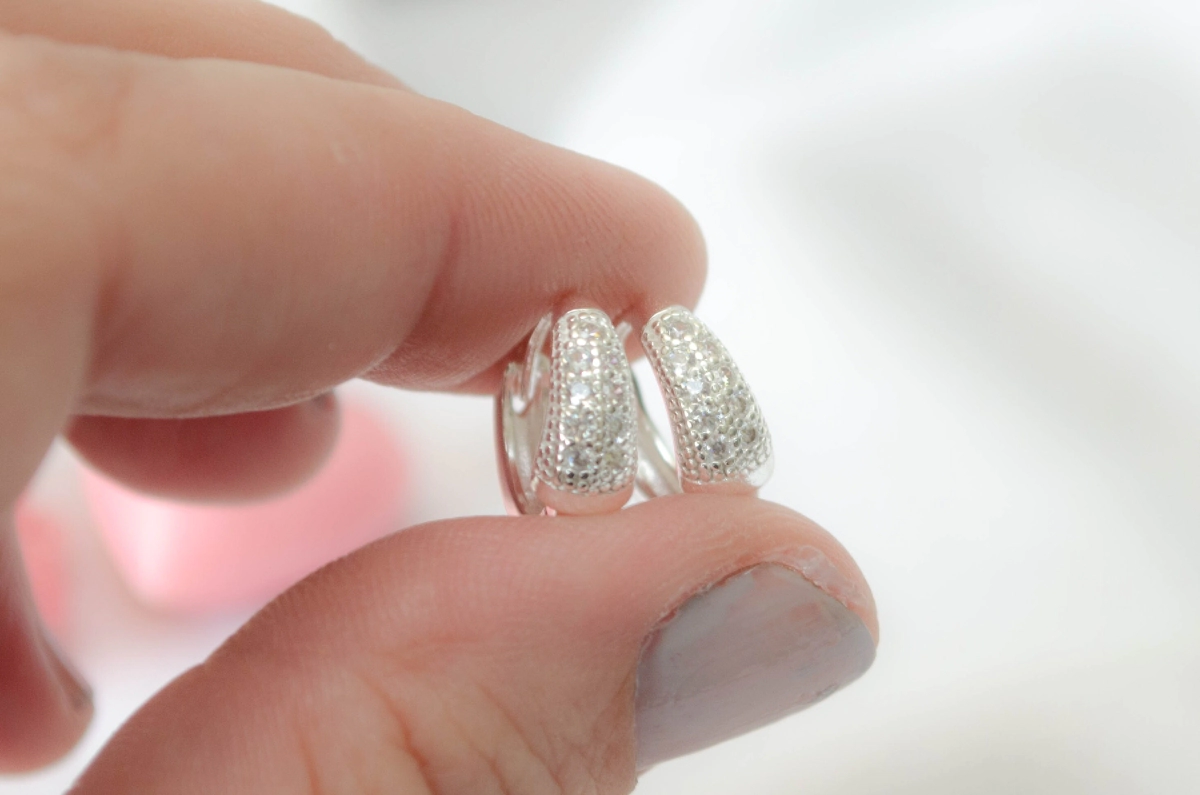 L-AR1044 Aros huggies brillantes 