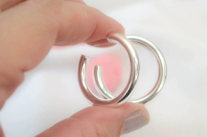 L-AR1028 Argolla inflada pasante 2.8cm