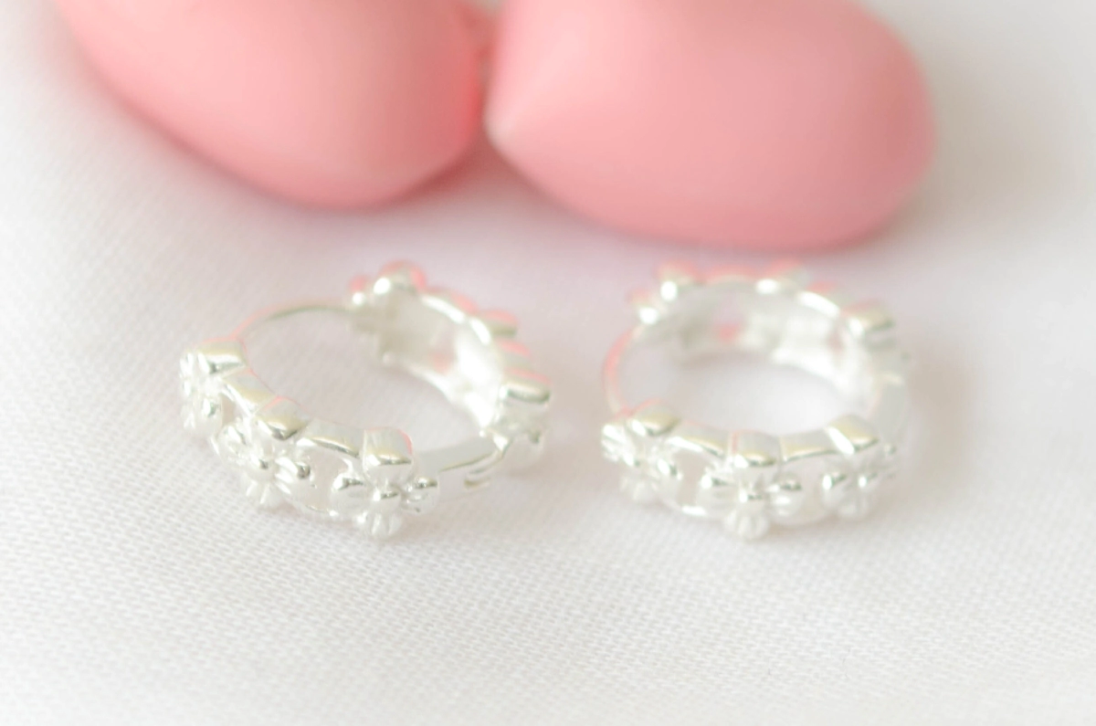 L-AR1041 Aros argollas cubanos flores relieve