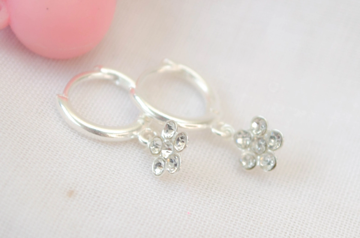 L-AR0879 Aros argollas con FLOR cubic TRANSPARENTE