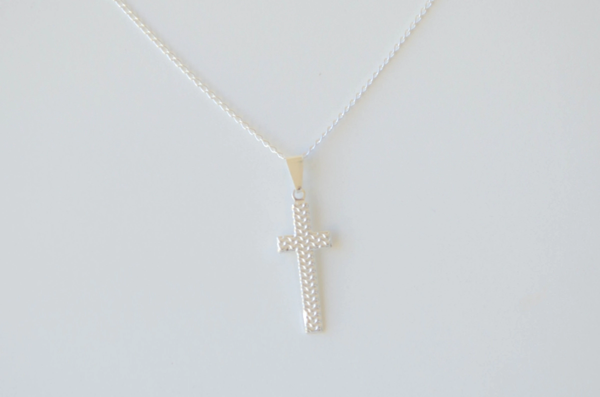 L-CA0323 Cadena 40+ cruz labrada alargada