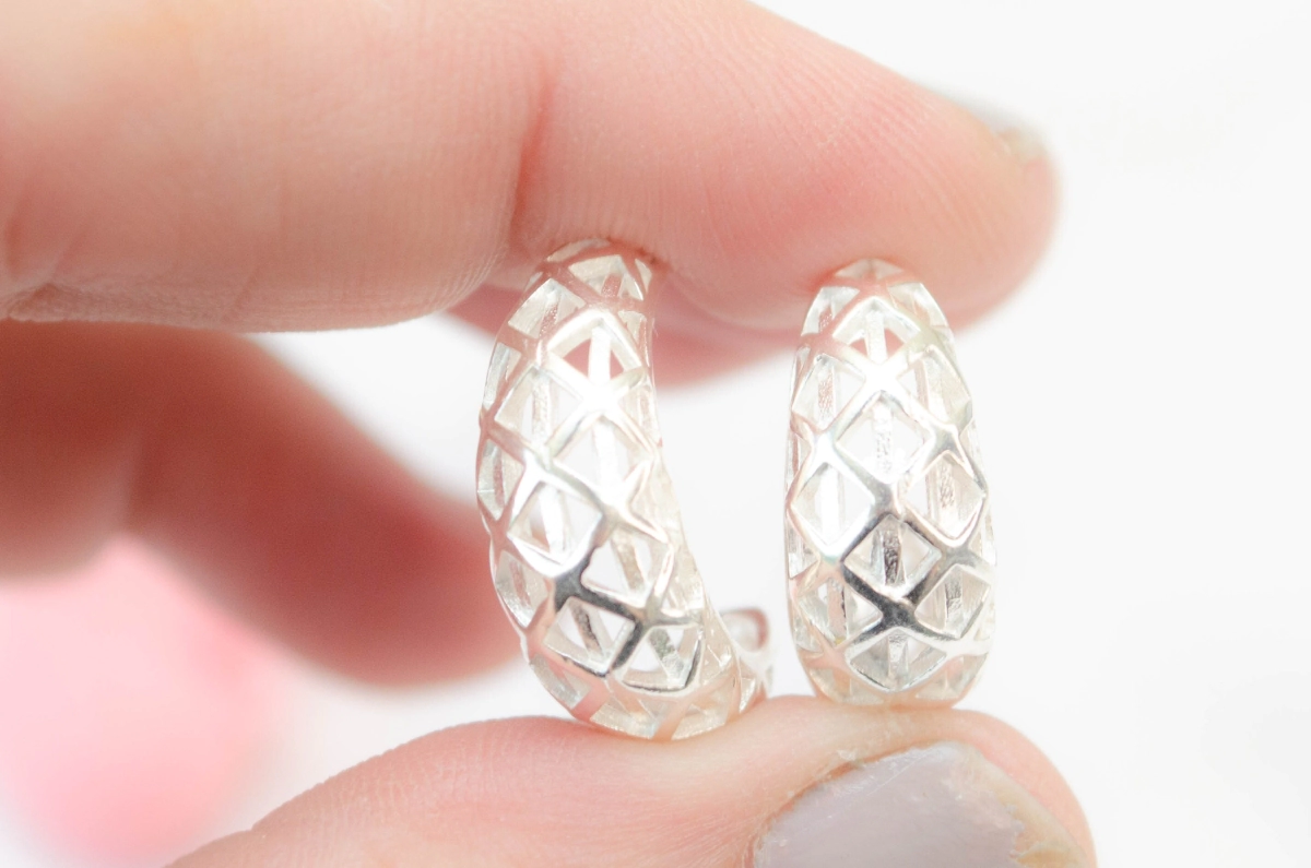 L-AR1027 Aros argolla calada rombos