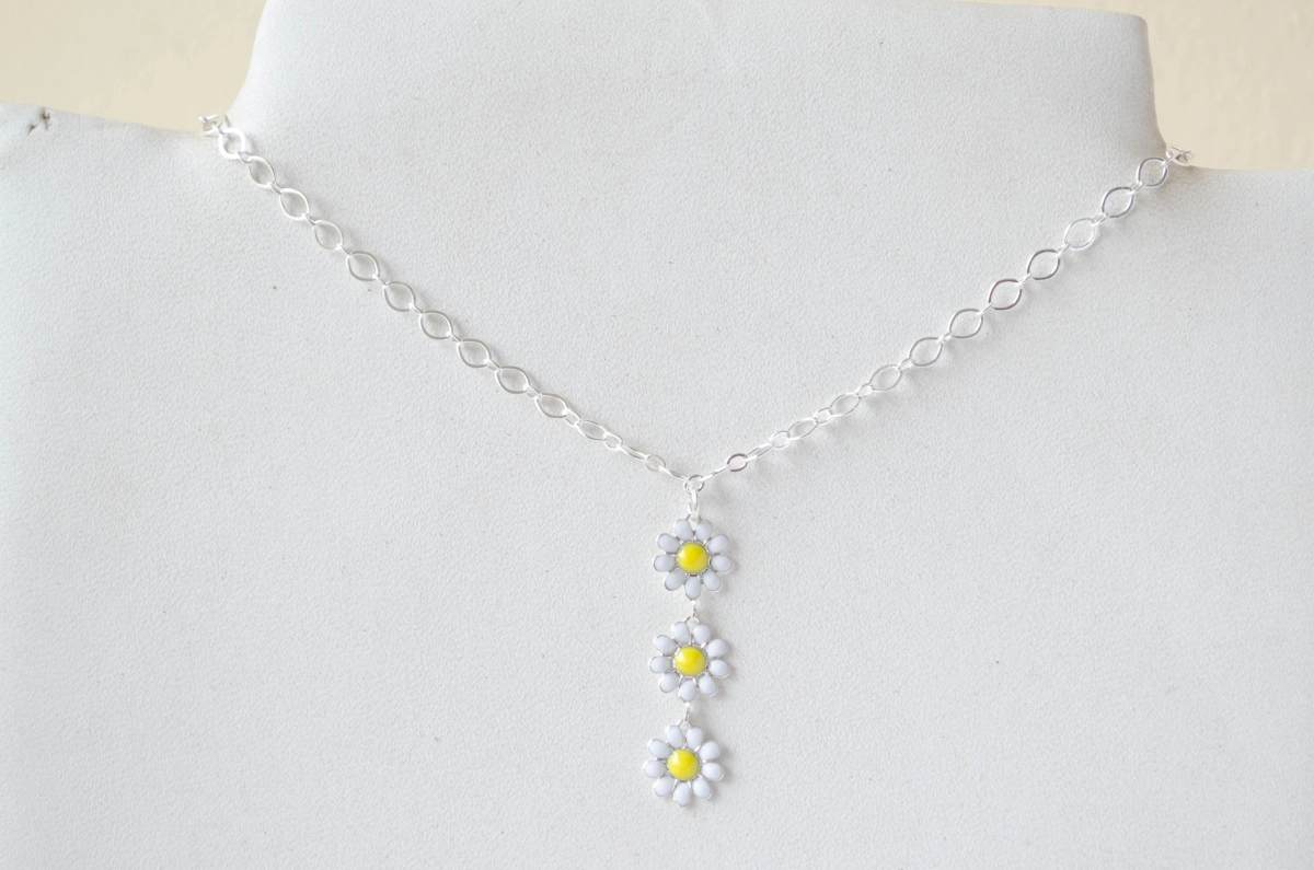 L-CA0336 Cadena 40 cm 3 margaritas centro