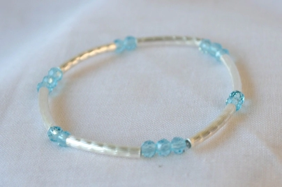 L-PU0149 Pulsera elastizada tubos cristales CELESTE