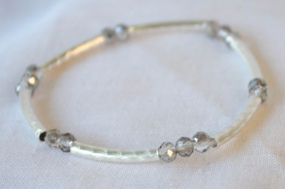 L-PU0149 Pulsera elastizada tubos cristales GRIS CLARO
