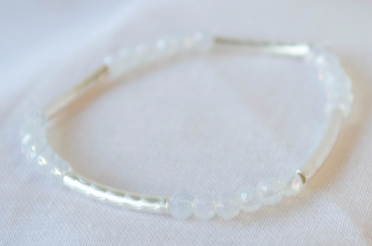 L-PU0150 Pulsera elastizada tubos cristales BLANCO