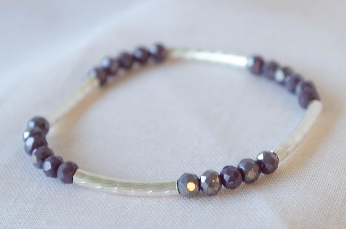 L-PU0150 Pulsera elastizada tubos cristales GRIS OSCURO