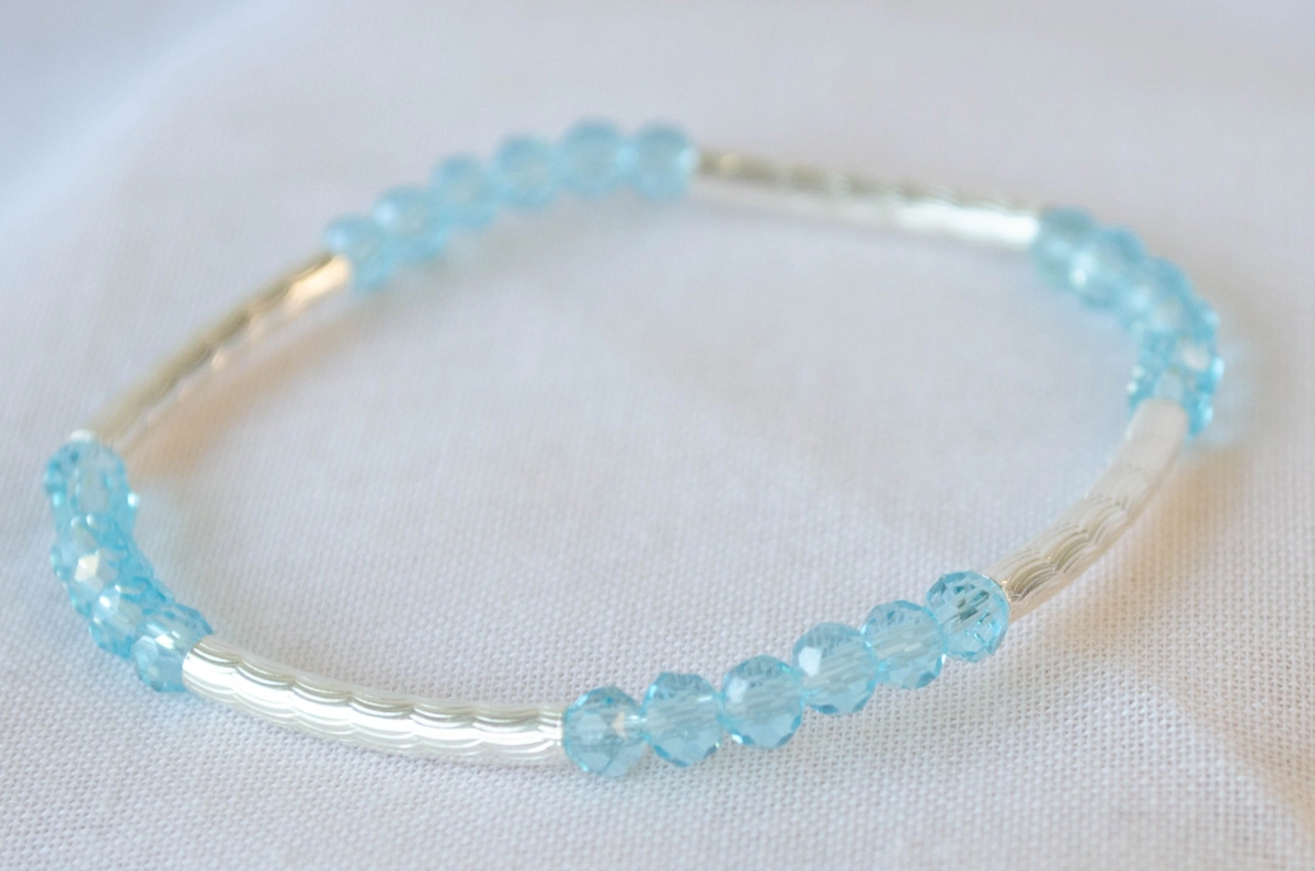 L-PU0150 Pulsera elastizada tubos cristales CELESTE