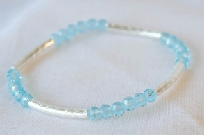 L-PU0150 Pulsera elastizada tubos cristales CELESTE