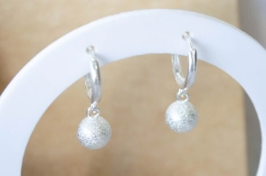 L-AR1052 Aros argollas con bolita arenada